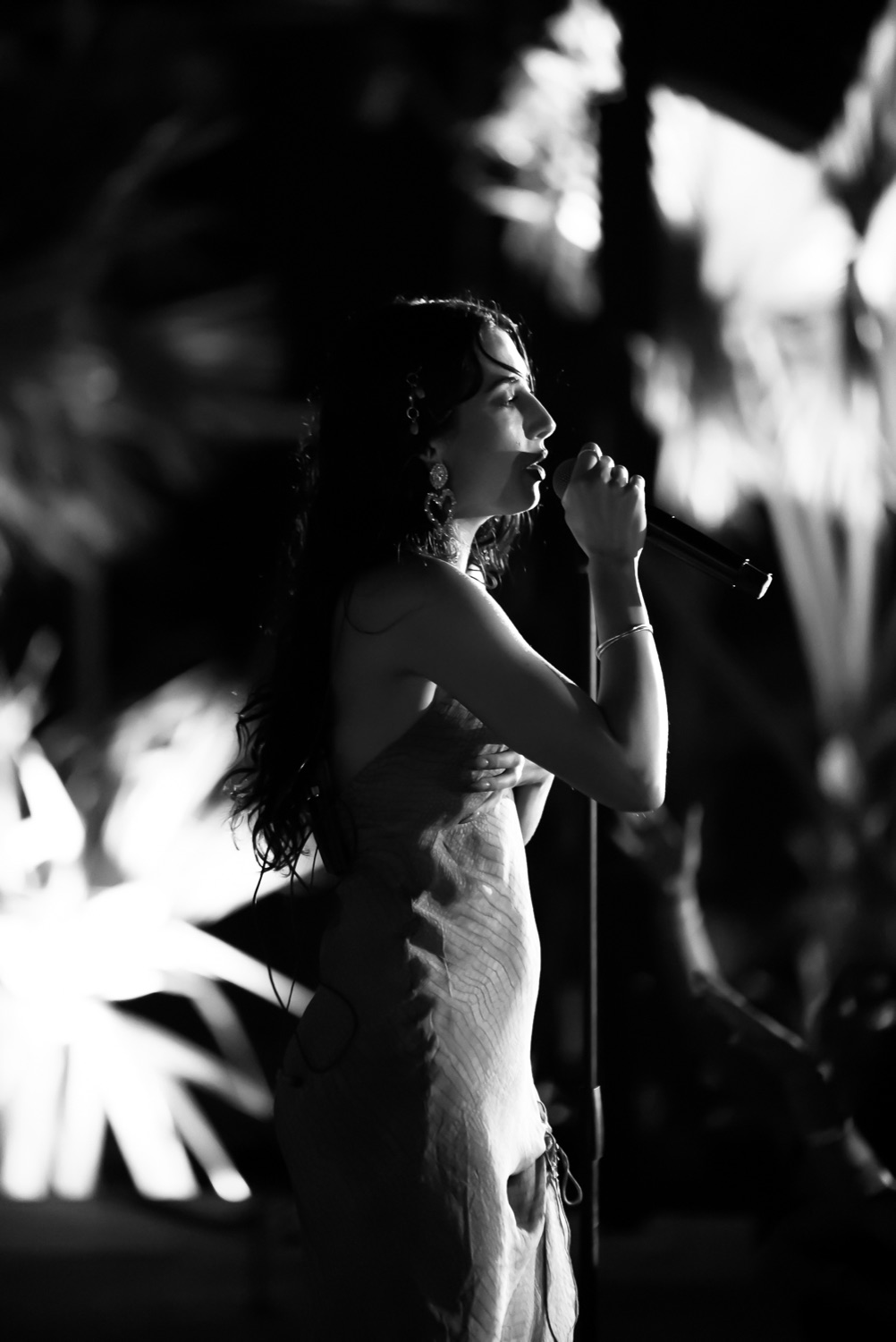 A singer at the microphone in black and white